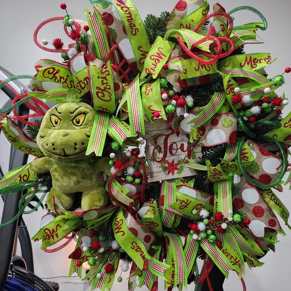 Joyful Holiday Wreath with Plush Toy